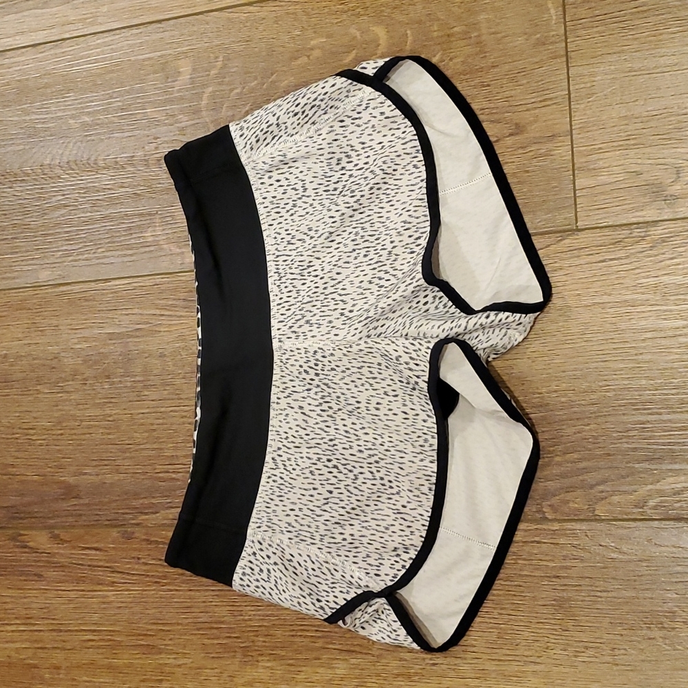 Lululemon Run: Speed Sz 6 Short 4-way Stretch Dottie Dash Grain Black / Black